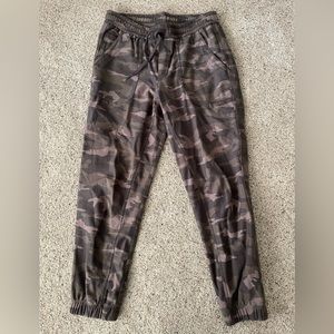 Athleta Camo Farallon joggers 6P